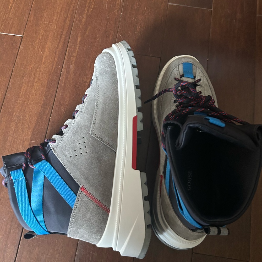 New with tags (NWT) Canada Goose men’s Journey Lite boots. Size 9